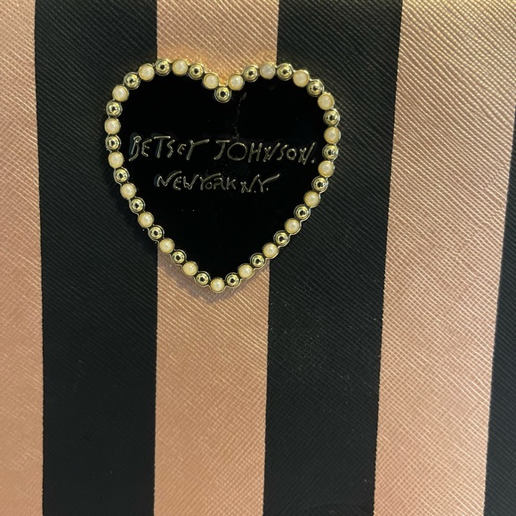 Betsey Johnson Clutch. Great for special events!  Excellent pre-owned condition. - Picture 2 of 6